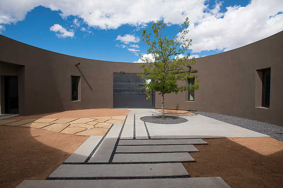 01 Kiva House courtyard 1
