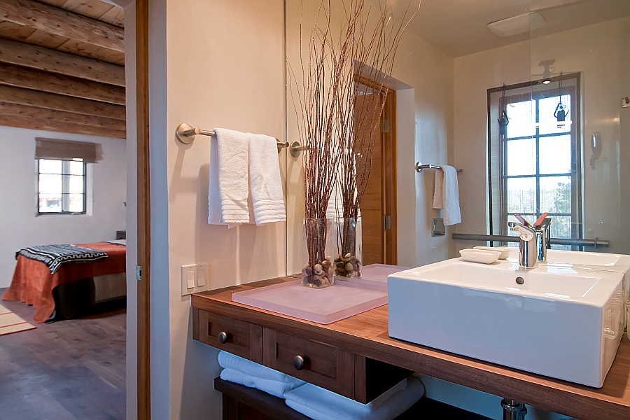 07RM Renaissance Casita bath 1