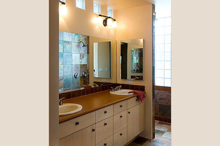 10RM Gold Mine Residence master bath 1