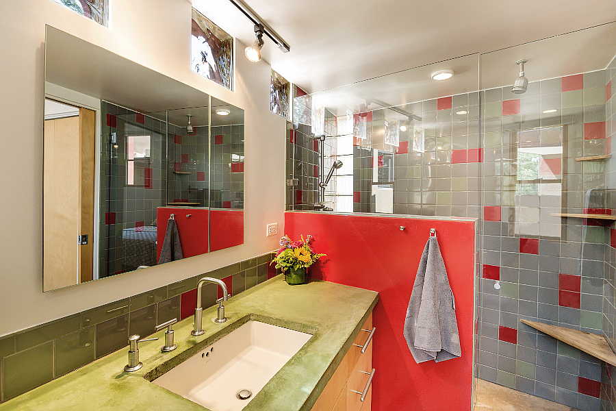 12RM Coho Home bath 3