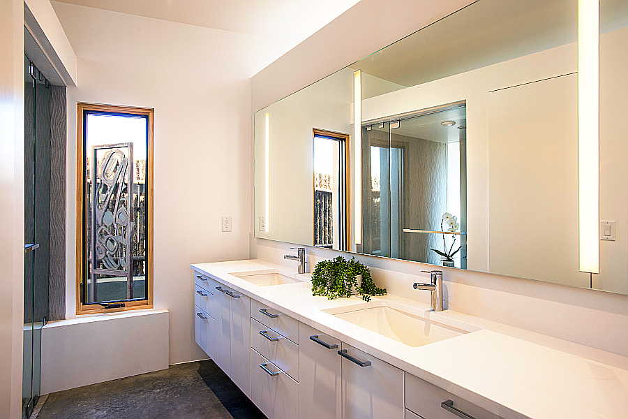 16RM Pasillo Jemez House bath 1
