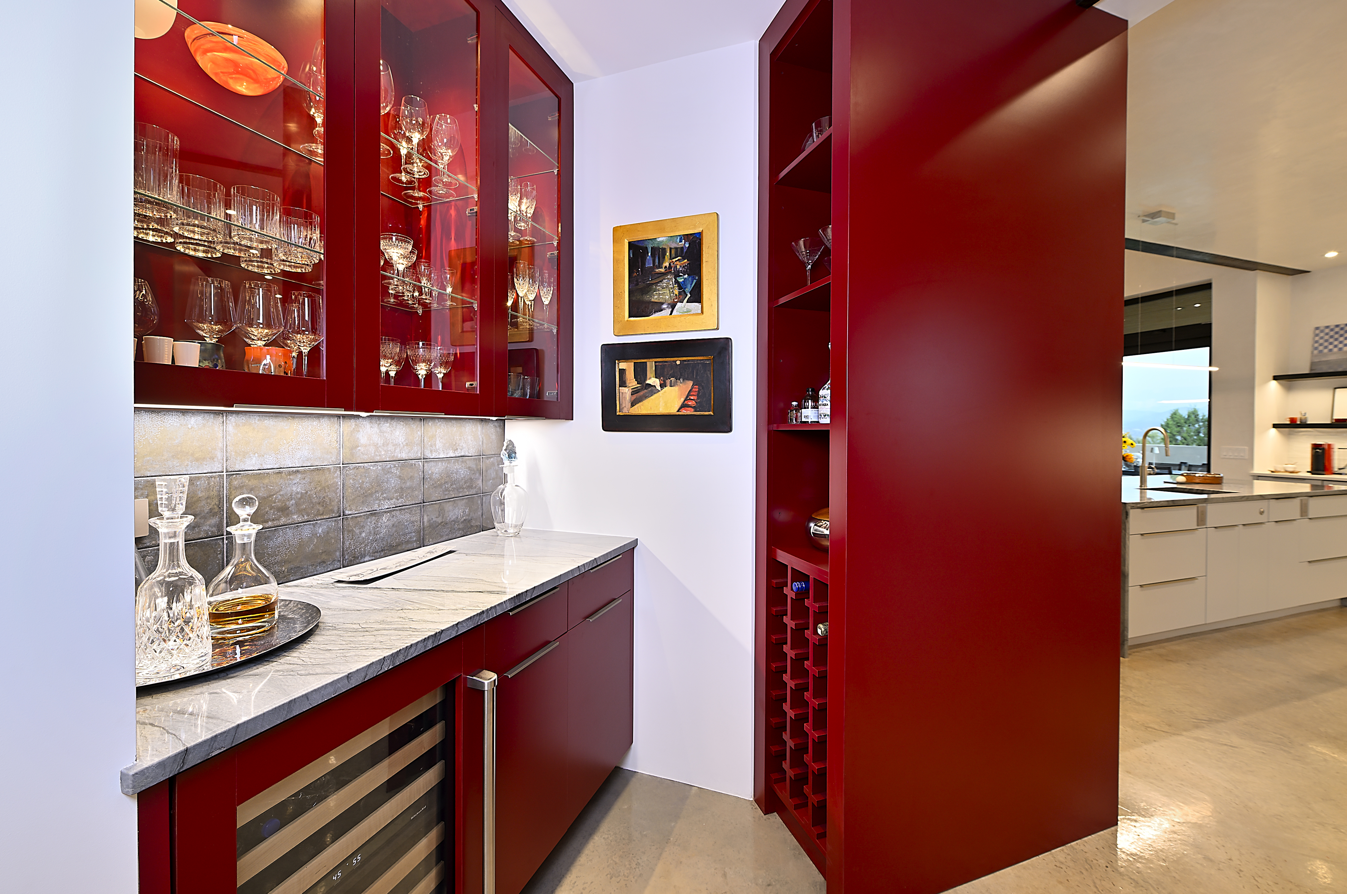 Oblique Corner Bar